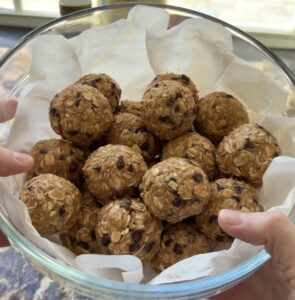 Peanut Butter Chocolate Chip Oatmeal Protein Ball Bites
