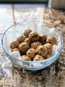 Peanut Butter Chocolate Chip Oatmeal Protein Ball Bites